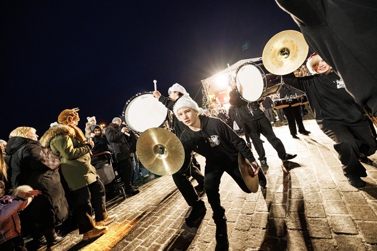 Tūkstošiem lielu un mazu rīdzinieku bauda svētku atmosfēru LIDO 381747