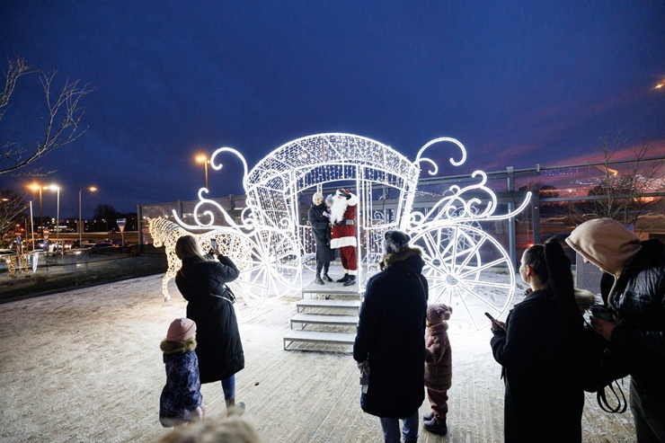 Tūkstošiem lielu un mazu rīdzinieku bauda svētku atmosfēru LIDO 381751