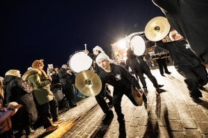 Tūkstošiem lielu un mazu rīdzinieku bauda svētku atmosfēru LIDO 11