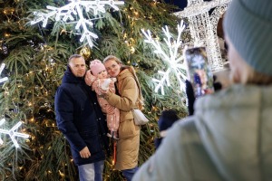 Tūkstošiem lielu un mazu rīdzinieku bauda svētku atmosfēru LIDO 13