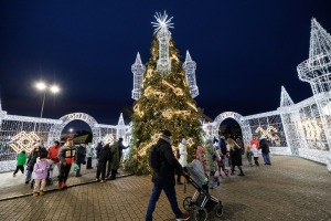Tūkstošiem lielu un mazu rīdzinieku bauda svētku atmosfēru LIDO 14