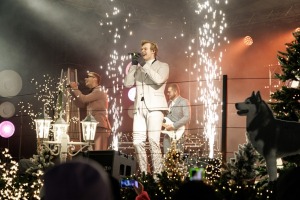 Tūkstošiem lielu un mazu rīdzinieku bauda svētku atmosfēru LIDO 3