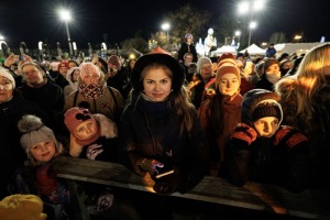 Tūkstošiem lielu un mazu rīdzinieku bauda svētku atmosfēru LIDO 5