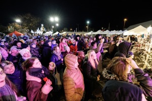 Tūkstošiem lielu un mazu rīdzinieku bauda svētku atmosfēru LIDO 7
