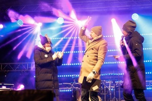 Tūkstošiem lielu un mazu rīdzinieku bauda svētku atmosfēru LIDO 9