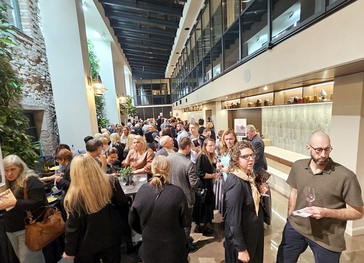 Vecrīgas viesnīcā «Pullman Riga Old Town» notiek «Latvijas augļu - ogu un vīnogu vīnu skate 2025» 381860