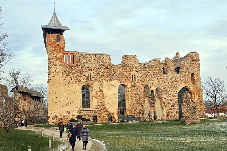 Sadarbībā ar auto nomu «Europcar Latvija» iepazīstam Dobeles pili 381909