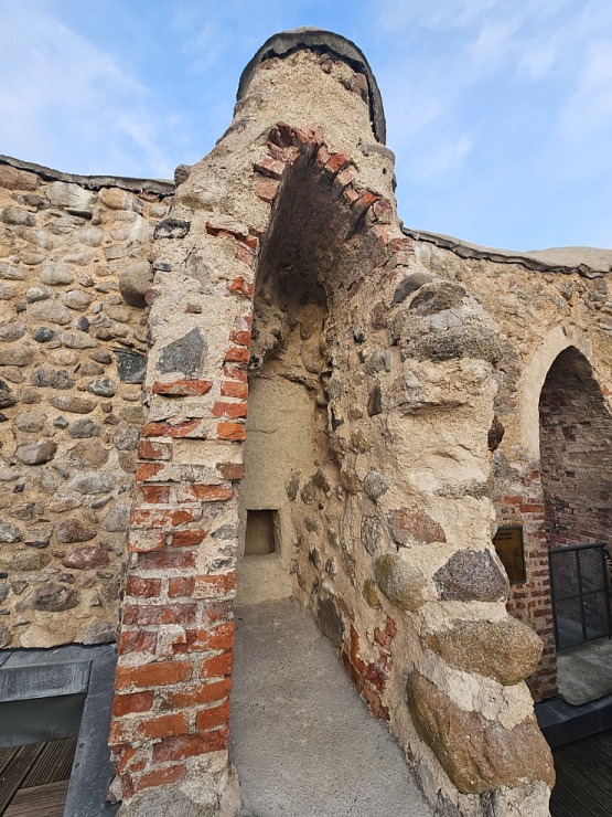 Sadarbībā ar auto nomu «Europcar Latvija» iepazīstam Dobeles pili 381926