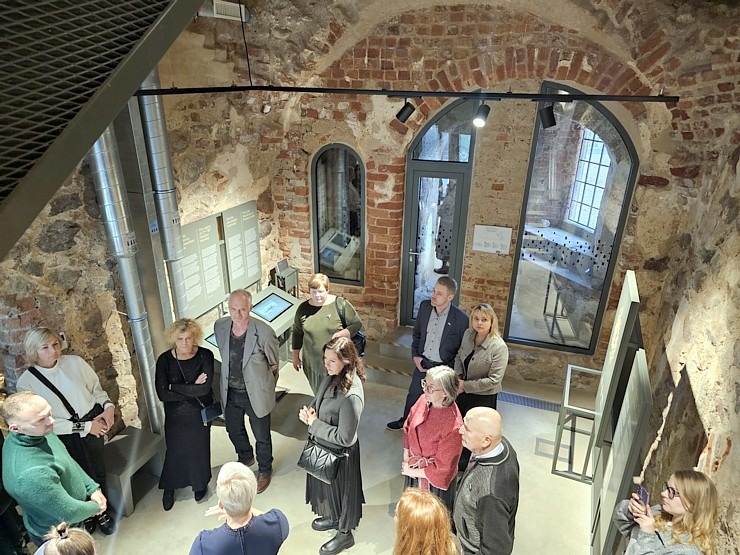 Sadarbībā ar auto nomu «Europcar Latvija» iepazīstam Dobeles pili 381934