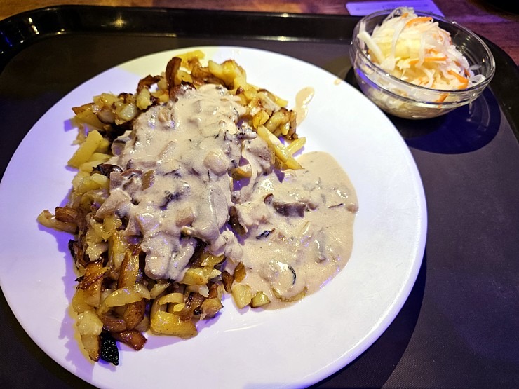 Pārliecināmies, ka «LIDO» Atpūtas centra Ziemassvētku egli tiešā veidā neredz, bet tā tomēr ir! 381970