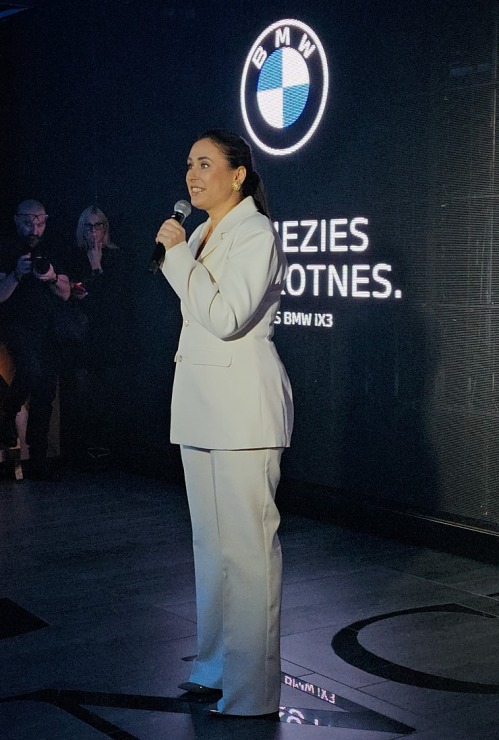 Latvija svinīgi sagaida vācu autoražotāja BMW jauno iX3 krosoveru 382158