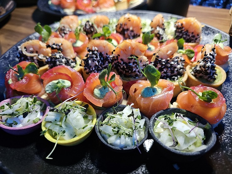 Latvija svinīgi sagaida vācu autoražotāja BMW jauno iX3 krosoveru 382175