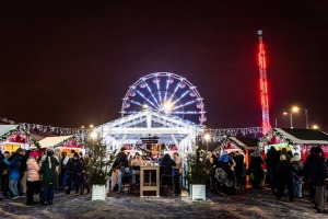 Daugavpils «Sapņu galaktikas» galvenā Ziemassvētku egle ir viena no skaistākajām Latvijā. Foto: Margarita Vigule 18