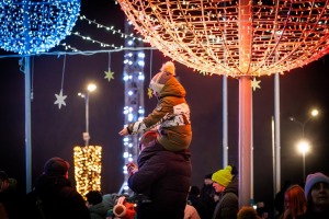 Daugavpils «Sapņu galaktikas» galvenā Ziemassvētku egle ir viena no skaistākajām Latvijā. Foto: Margarita Vigule 3