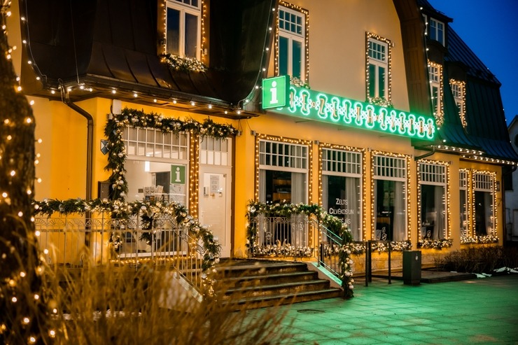 Ogres novadā iemirdzas Ziemassvētku rotājumi un svētku egles 382246