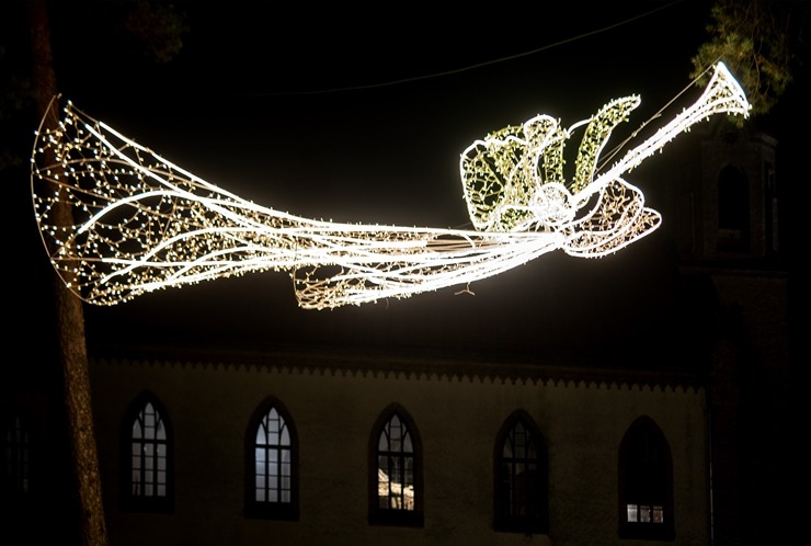 Ogres novadā iemirdzas Ziemassvētku rotājumi un svētku egles 382258