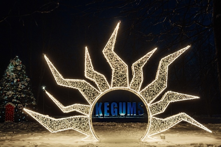 Ogres novadā iemirdzas Ziemassvētku rotājumi un svētku egles 382270