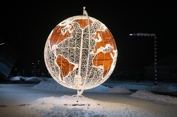 Ogres novadā iemirdzas Ziemassvētku rotājumi un svētku egles 382271