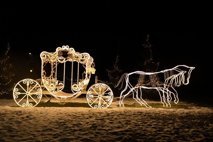 Ogres novadā iemirdzas Ziemassvētku rotājumi un svētku egles 382275