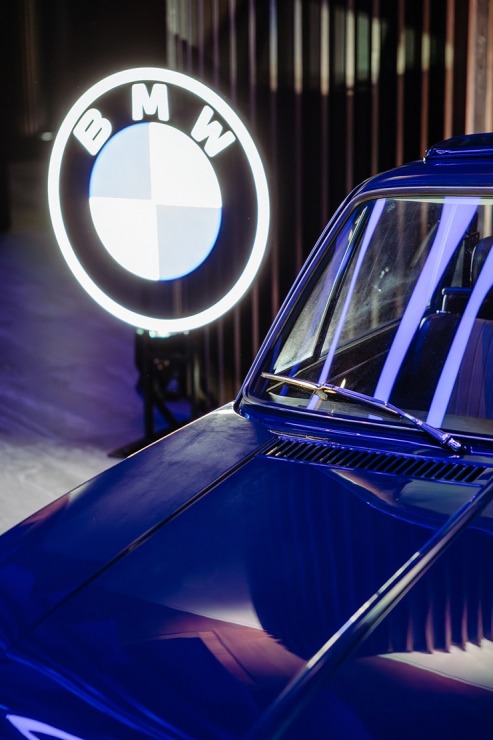 Jaunais BMW iX3 tiek svinīgi prezentēts Rīgas Zundas torņos. Foto: Billijs Locs 382394