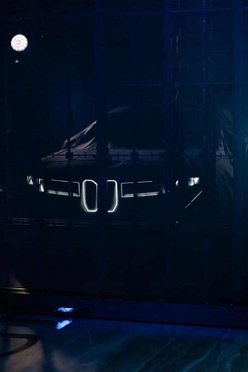 Jaunais BMW iX3 tiek svinīgi prezentēts Rīgas Zundas torņos. Foto: Billijs Locs 382381