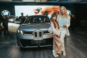 Jaunais BMW iX3 tiek svinīgi prezentēts Rīgas Zundas torņos. Foto: Billijs Locs 5