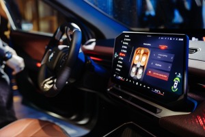 Jaunais BMW iX3 tiek svinīgi prezentēts Rīgas Zundas torņos. Foto: Billijs Locs 6