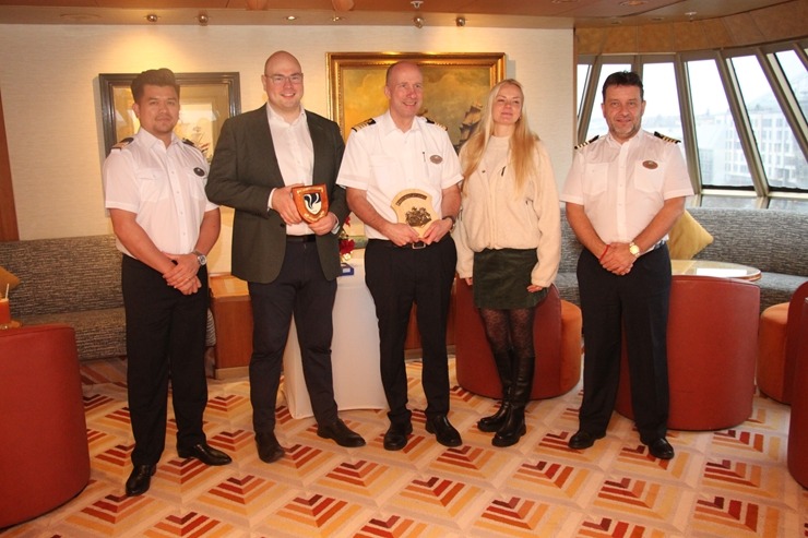 Kruīza kuģis «Borealis» no «Fred.Olsen Cruise Lines» flotes pirmo reizi ienāk Rīgas ostā 383009
