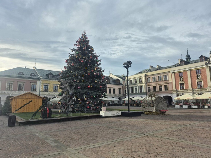 Ziemassvētku rotājumi UNESCO aizsrgātajā Polijas Zamoščas vecpilsētā 383550
