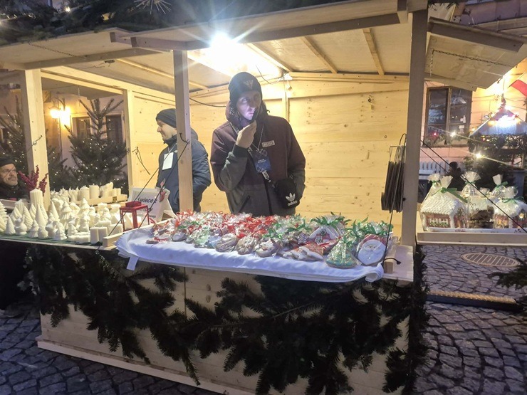Polijas pilsēta Ļubļina iemirdzas Ziemassvētku gaismās 383580