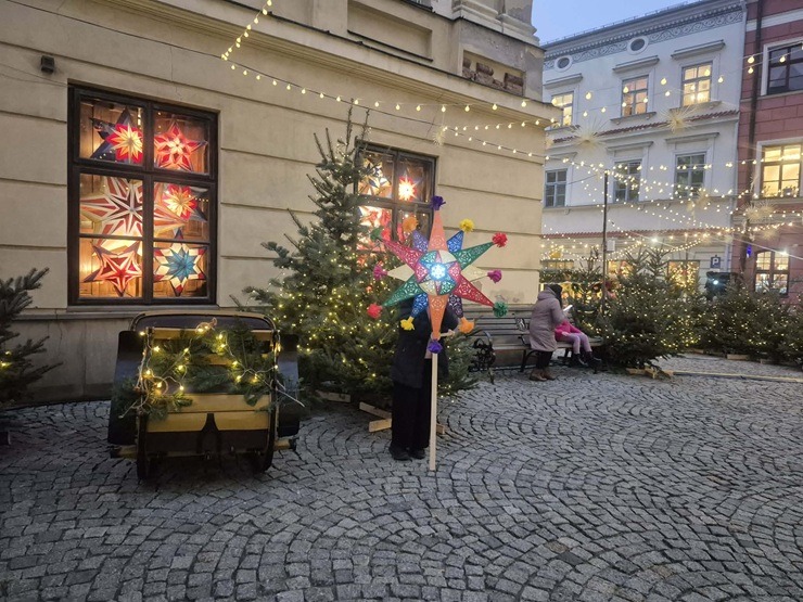 Polijas pilsēta Ļubļina iemirdzas Ziemassvētku gaismās 383570
