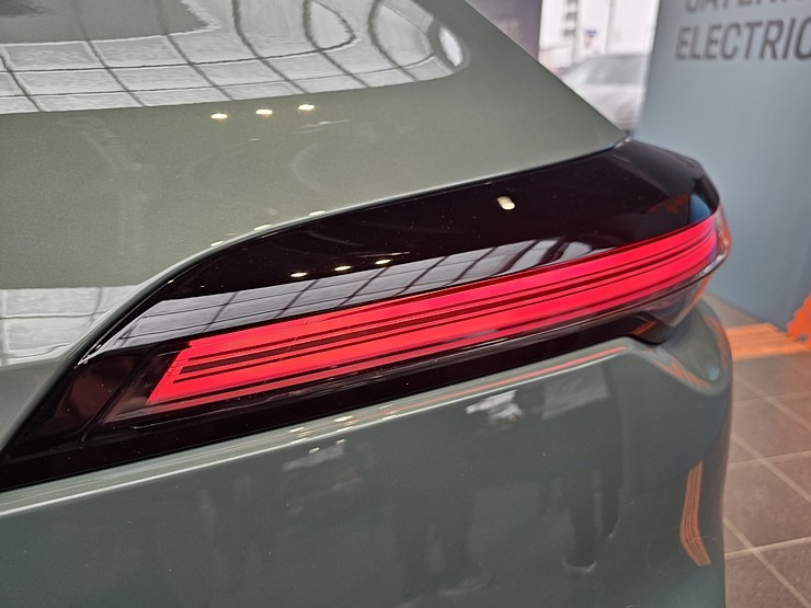 Rīgā līdz 17.01 prezentē 1156 ZS jaudīgo elektrisko Porsche Cayenne Turbo Electric 383896