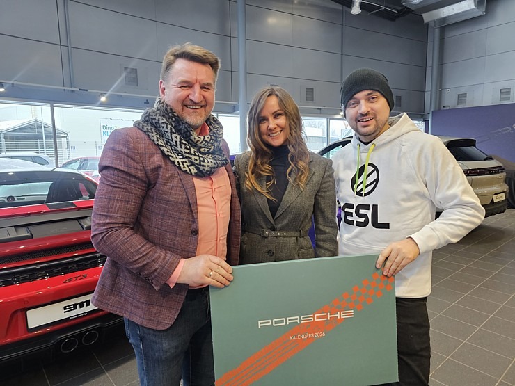 Rīgā līdz 17.01 prezentē 1156 ZS jaudīgo elektrisko Porsche Cayenne Turbo Electric 383925