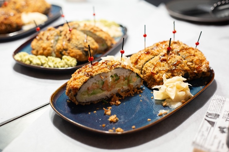 Rīgas kafejnīca «Innocent Cafe» tagad piedāvā suši garšas buķeti 383970