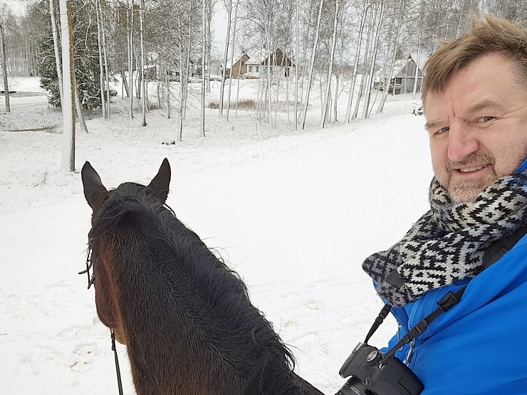 Travelnews.lv topošajā zirga gadā apmeklē zirgu sētu «Klajumi» Krāslavas novadā 384053