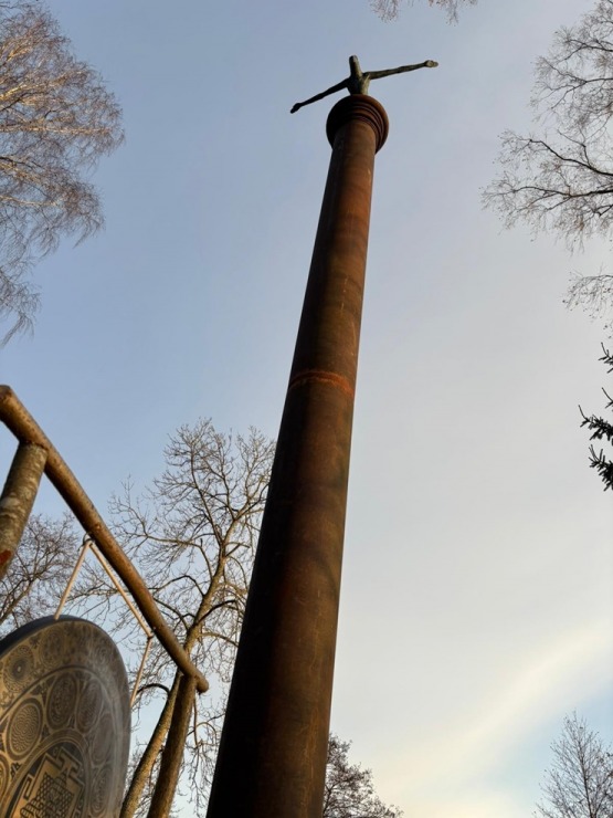 Krāslavas novads: Neliels fotoieskats skulptūru parkā «Pudža sala», kas atrodas Geraņimovas Ilzas ezera pussalas krastā 384172