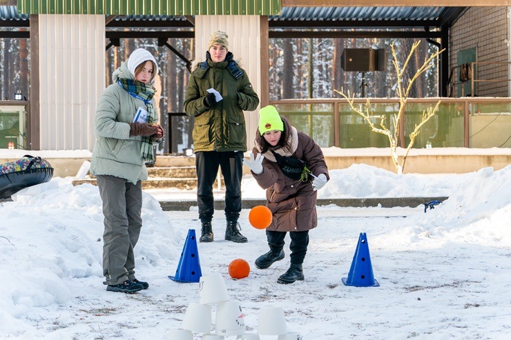 Aktivi kopā: Daugavpilī jautri un atraktīvi bauda ziemas priekus 384600