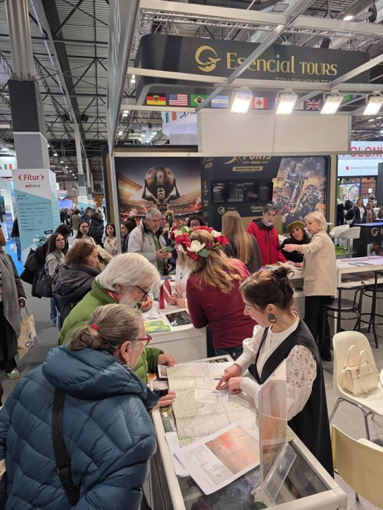 Ieskats Madrides Fitur bildēs: Spānijas karalis Felipe VI un Latvijas stends 384941