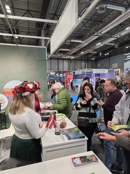 Ieskats Madrides Fitur bildēs: Spānijas karalis Felipe VI un Latvijas stends 384943