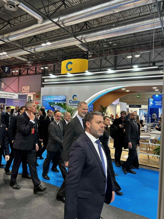 Ieskats Madrides Fitur bildēs: Spānijas karalis Felipe VI un Latvijas stends 384944