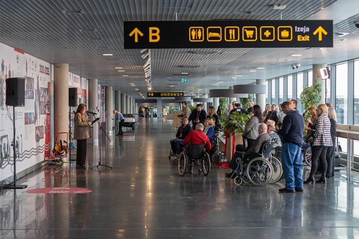 RIX Rīgas lidostā atklāta izstāde par parasporta vēsturi 384955