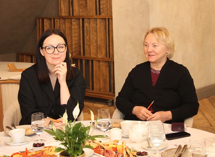 «GADA CILVĒKS TŪRISMĀ 2025» žūrija pulcējas uz sēdi Vecrīgas restorānā «Kaļķu vārti» 384971