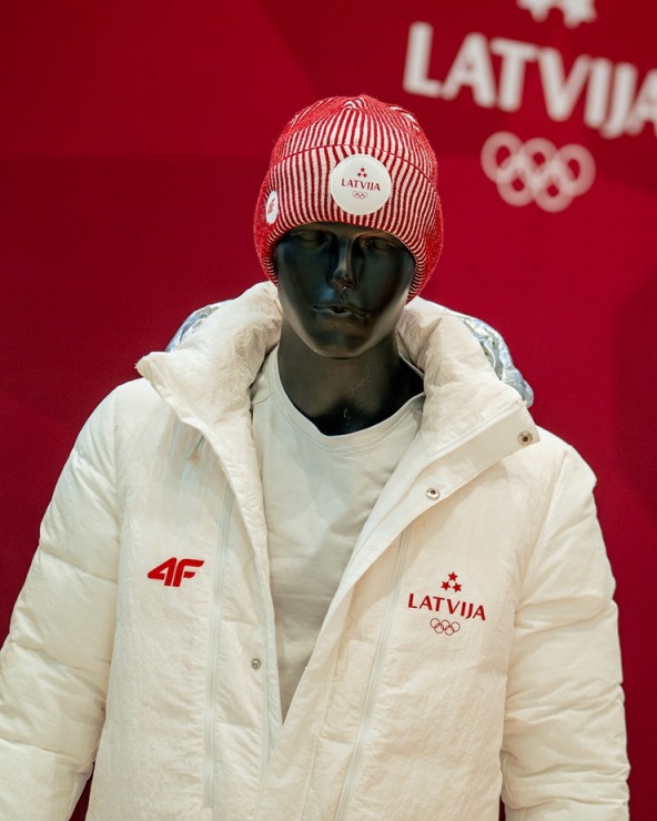 Olimpieši prezentē Latvijas olimpiskās komandas tērpus 385208