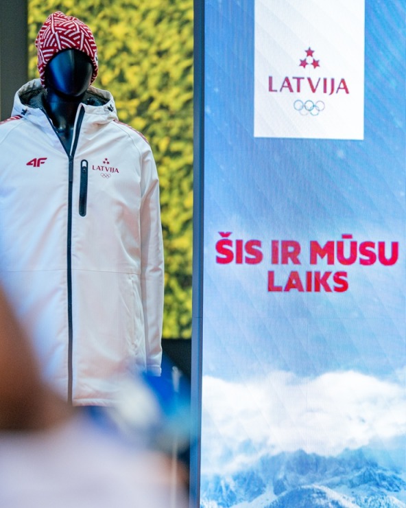 Olimpieši prezentē Latvijas olimpiskās komandas tērpus 385202
