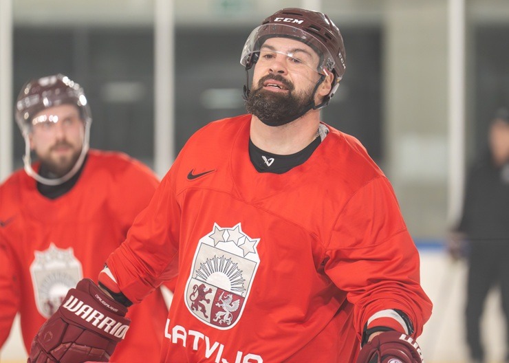 Latvijas hokeja valstsvienība aizvada treniņus, gatavojoties olimpiskajam startam Milānā 385226