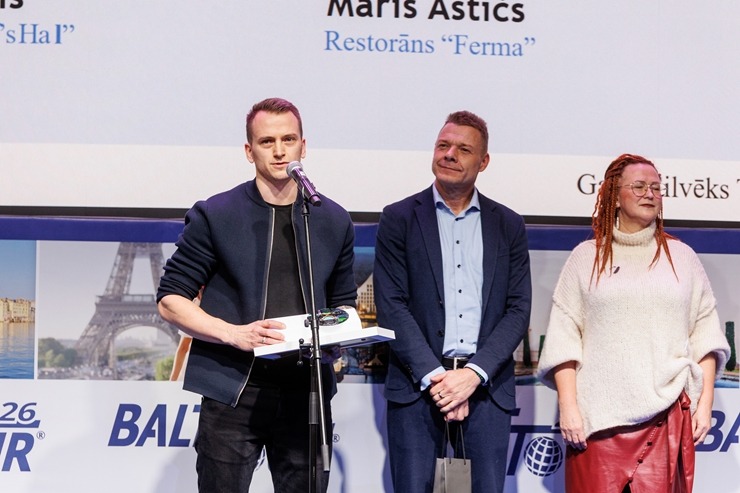 «GADA CILVĒKS TŪRISMĀ 2025» laureāti tiek godināti uz «Balttour 2026» skatuves. Foto: Andrejs Terentjevs, BT1 385659