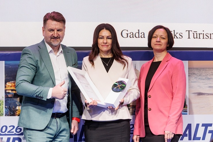 «GADA CILVĒKS TŪRISMĀ 2025» laureāti tiek godināti uz «Balttour 2026» skatuves. Foto: Andrejs Terentjevs, BT1 385656