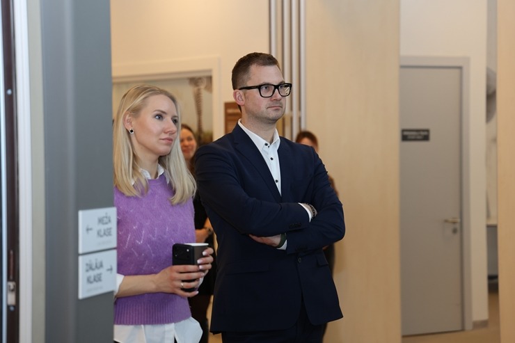 Rīgas Nacionālajā zooloģiskajā dārzā notiek kuprvaļa skeleta ekspozīcijas atklāšana 386629