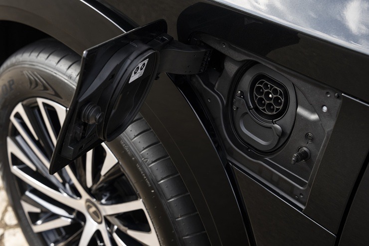 Salonos ir ieradies jaunais pilnībā elektriskais «Lexus RZ» 386843