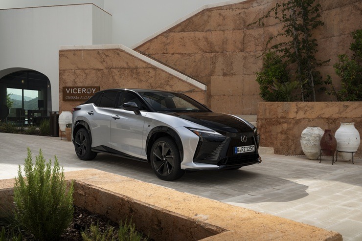 Salonos ir ieradies jaunais pilnībā elektriskais «Lexus RZ» 386845